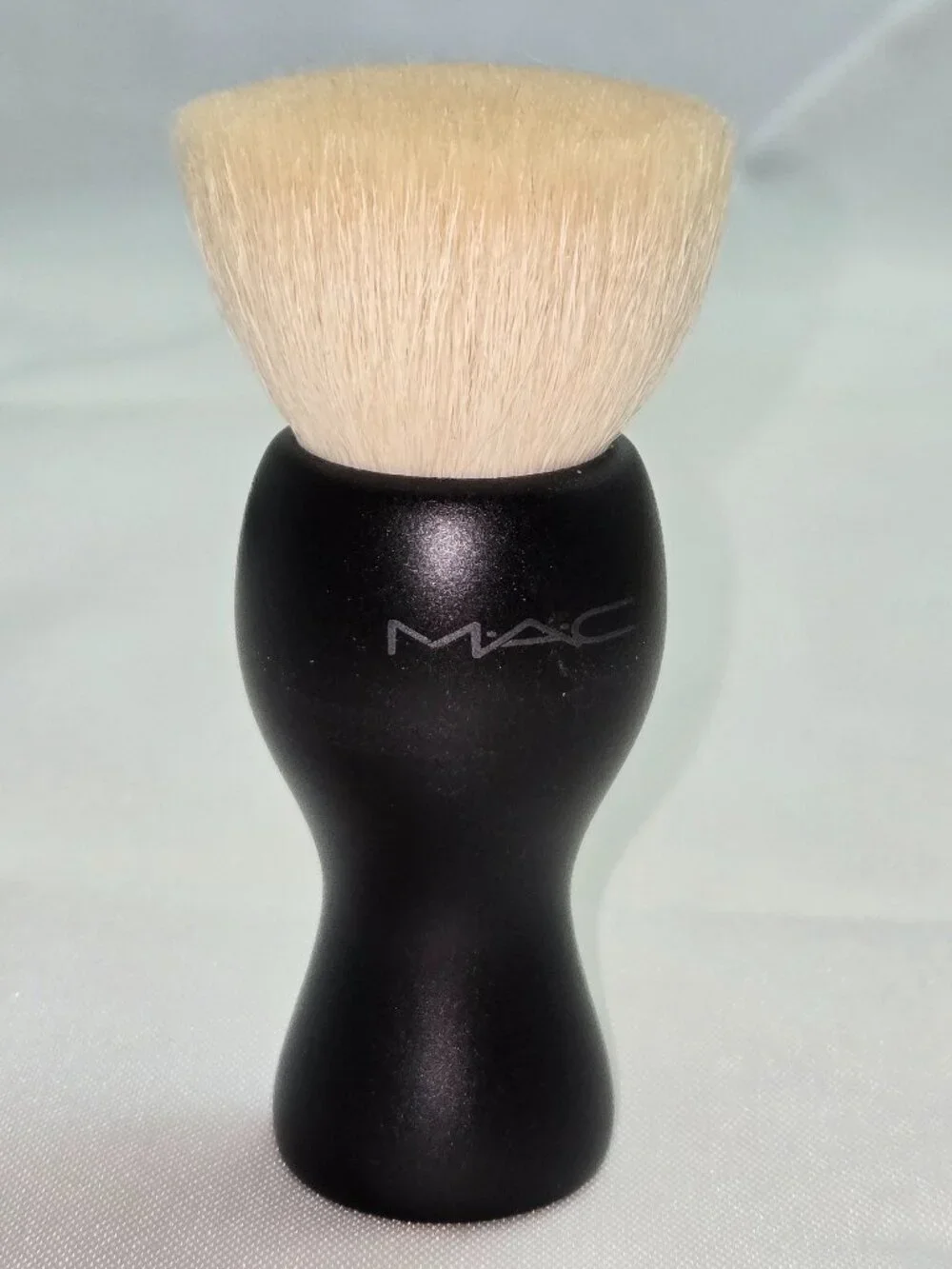 MAC 180 Buffer Kabuki Brush - Vintage. Natural Hair, RARE - SHIPS TODAY
